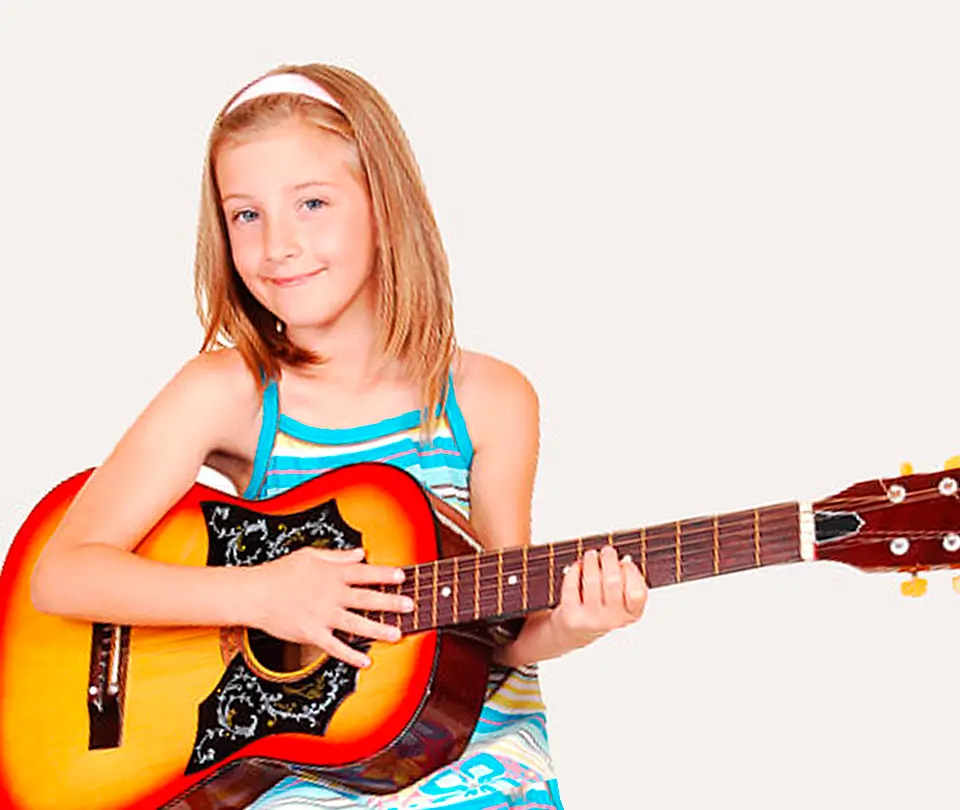 Cursos de Guitarra acústica junior para niños en Yamaha Tarragona
