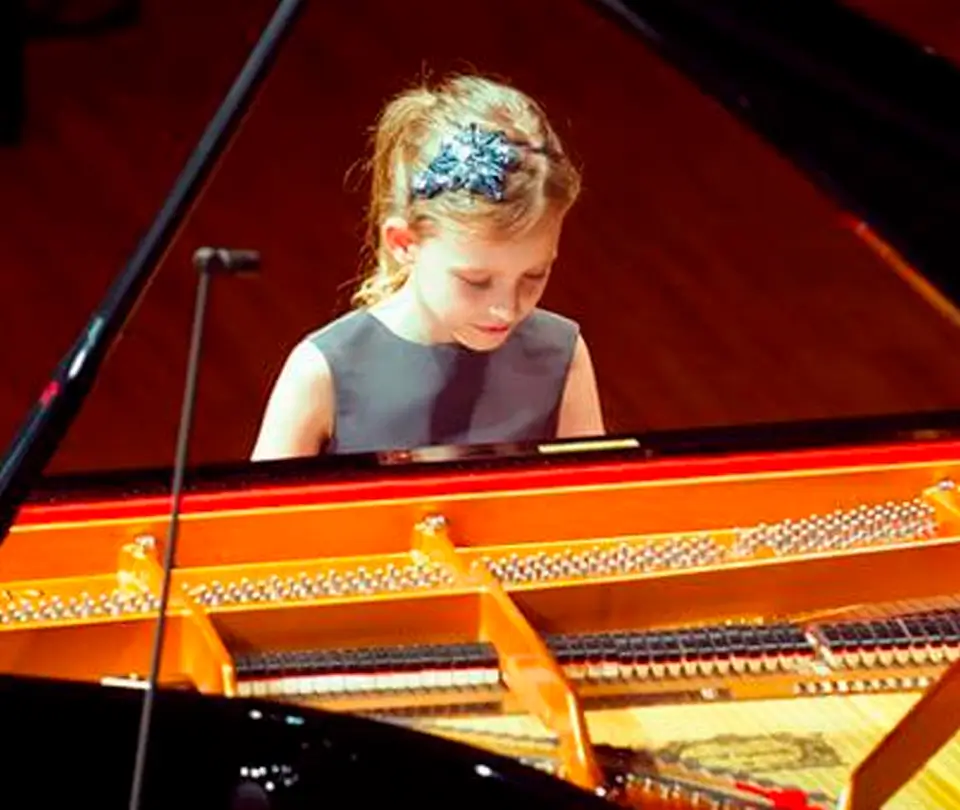 Cursos de piano clavinova y pianoforte junior para niños en Yamaha Tarragona