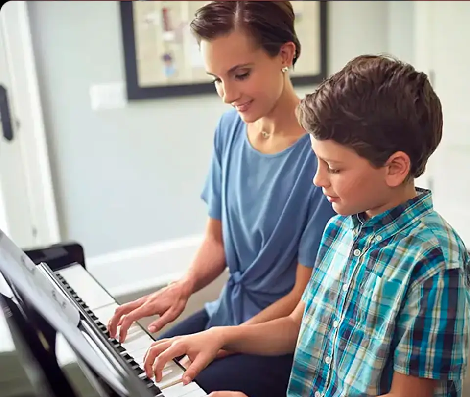 Cursos de teclado junior para niños en Yamaha Tarragona