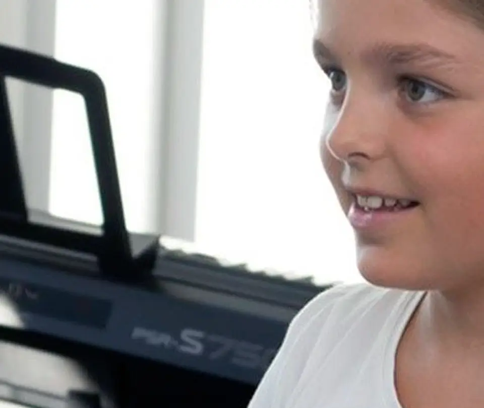 Cursos junior step fundamental en Yamaha Tarragona para niños